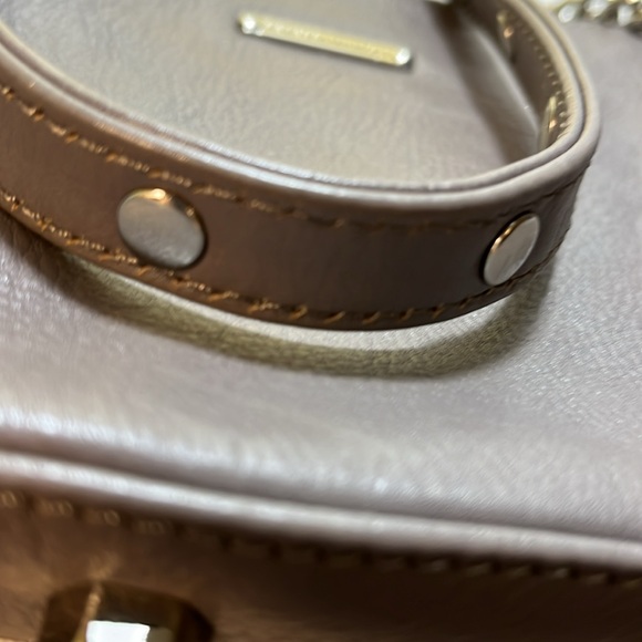 Crossover Rebecca Minkoff bag tan with silvertone chain and zipper - Picture 7 of 7